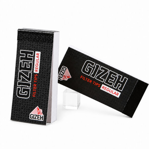 Gizeh Filtertips Regular – 26x60mm – vorperforiert – 35 Blatt 2 Gizeh Filtertips Regular Heftchen mit schwarzer Verpackung auf weißem Hintergrund