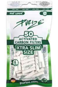 50 Purize Aktivkohlefilter Xtra Slim weiß im grünen Vorratsbeutel mit 6mm Format und weißer Filter-Ausführung.
