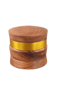 Premium Holz Grinder GRN21042 mit goldenem Metallring und dunkler Holzmaserung