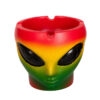 Alien Aschenbecher aus Kunstharz im Rasta-Design mit Rot, Gelb und Grün.