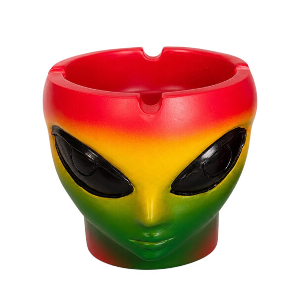 Alien Aschenbecher aus Kunstharz im Rasta-Design mit Rot, Gelb und Grün.