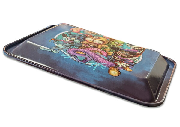 Rückseite des beidseitig bedruckten Rolling Trays „Cartoon Chaos“ aus Metall, 18×12,5 cm