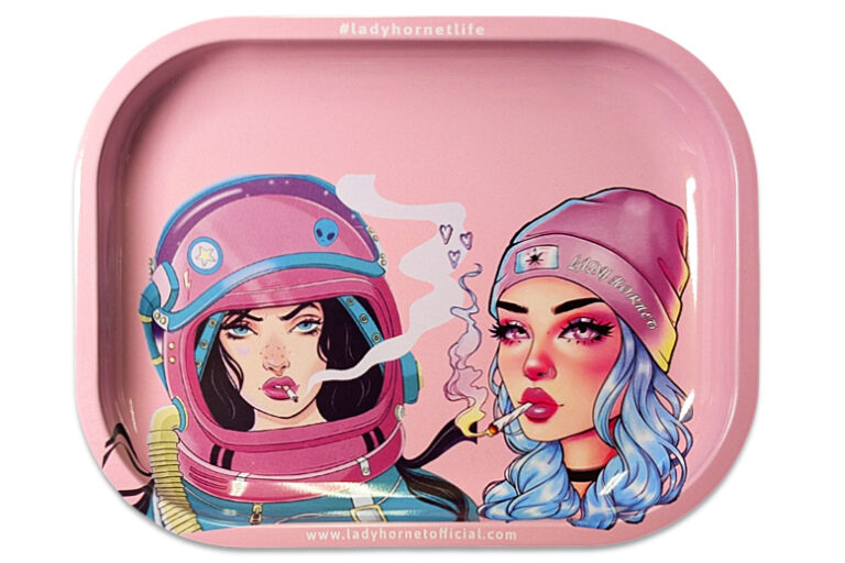 Rolling Tray „Cosmic Girls“ – Metall, 18 × 14 cm, einseitig bedruckt