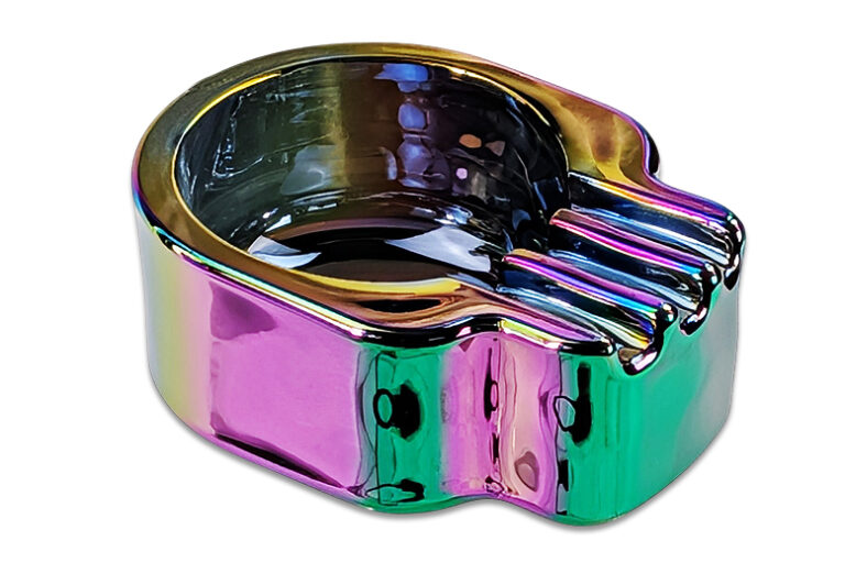 Glas-Aschenbecher in Totenkopfform mit Rainbow-Oberfläche