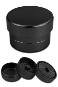 Zahnloser 3-teiliger Zink-Grinder in Schwarz mit glatter Reibfläche und Magnetverschluss.