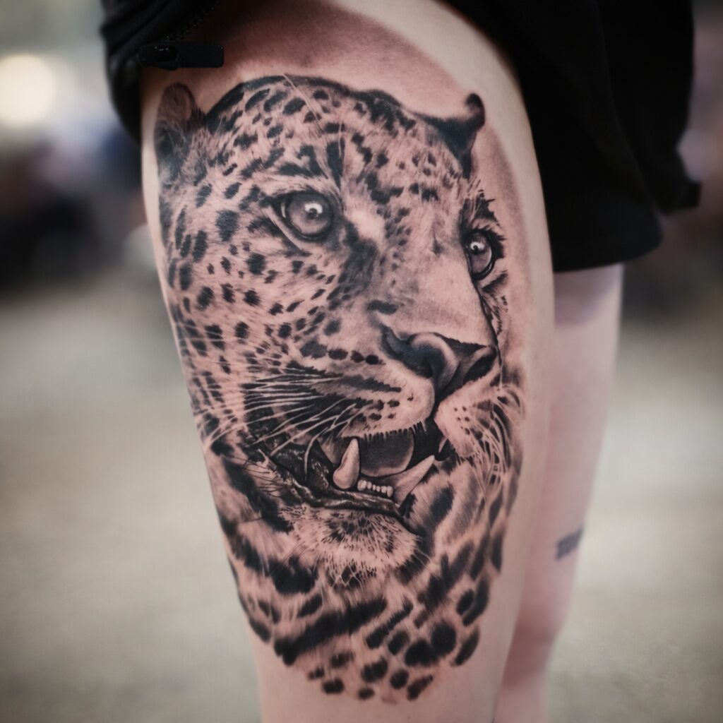 Black & Grey Tattoo Motiv von Victor im Tattoo Studio Villa Dunkelbunt in Kassel
