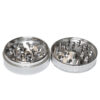 Geöffnetes Mahlwerk des Grinders mit gewölbtem Deckel aus CNC-Aluminium