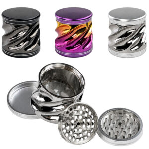Grinder mit Spiral-Design 4-teilig in verschiedenen Farben mit geöffnetem Mahlwerk