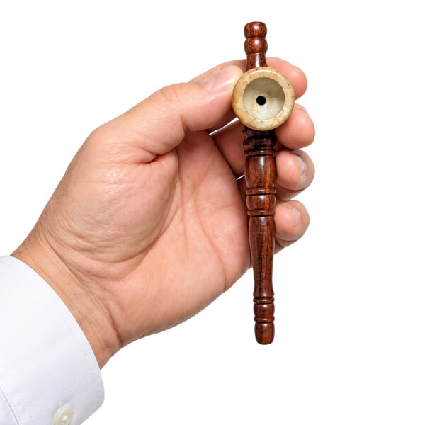 Elegante Holzpfeife mit Specksteinkopf ca. 15cm – Größenansicht in der Hand