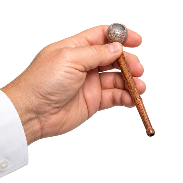 Holzpfeife mit rundem Specksteinkopf ca. 14,5cm – Größenansicht in der Hand
