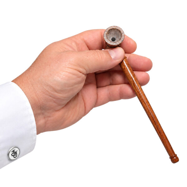 Schlanke Holzpfeife mit Specksteinkopf ca. 17cm – Größenansicht in der Hand