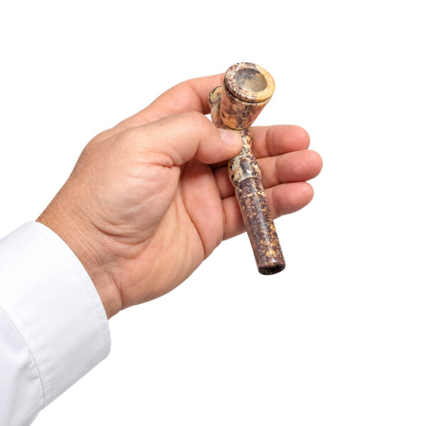 Klassische Specksteinpfeife ca. 13cm – Größenansicht in der Hand