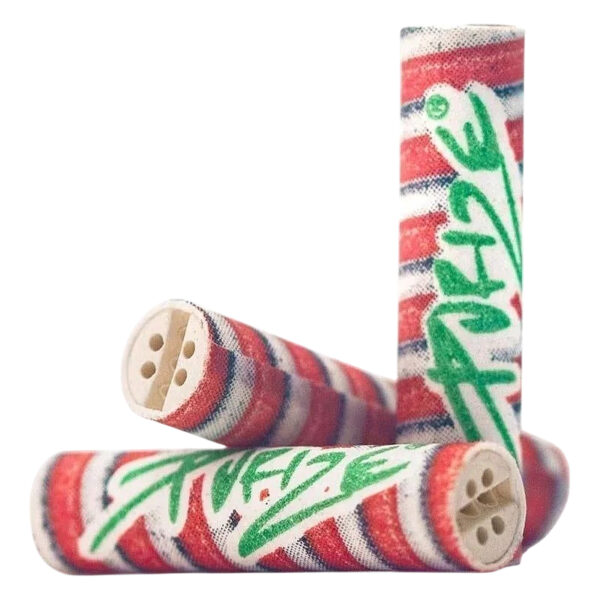 PURIZE XMAS Edition – 50 Xtra Slim Aktivkohlefilter Ø6mm – Limited Edition 3 PURIZE XMAS Xtra Slim Aktivkohlefilter 6mm – Detailansicht mit gestreiften Hülsen, grünem Logo und Keramikkappen